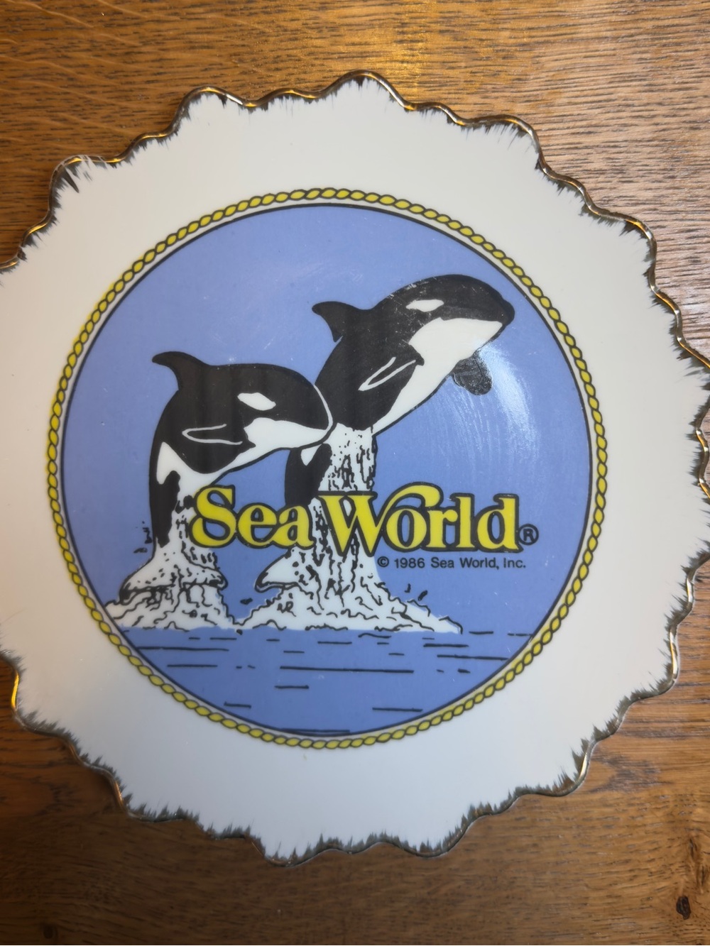 Collectible Vintage Sea World 1986 hanging Plate in Blue and White